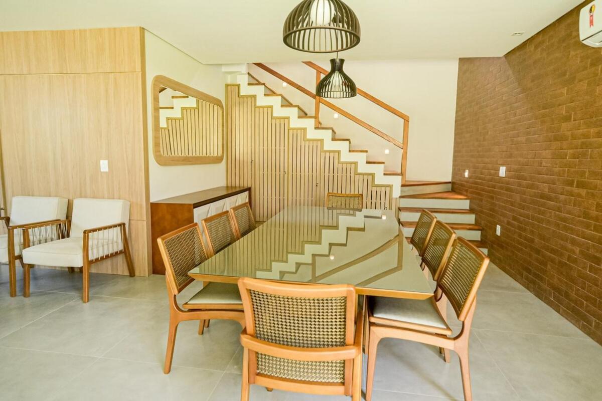Casa Pitinga House, Proximo A